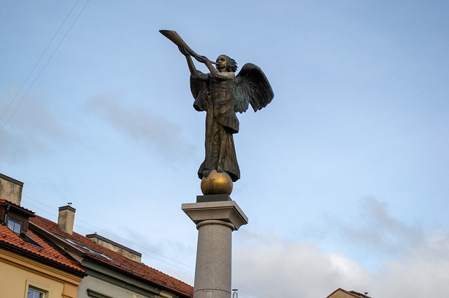 Escultura del Ángel de Užupis en Vilna