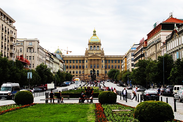 Plaza de Wenceslao, uno de los lugares que visitar en Praga