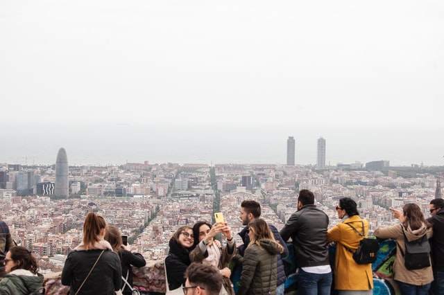 Ver el amanecer desde los Búnkers del Carmel es una de las cosas que puedes hacer en Barcelona