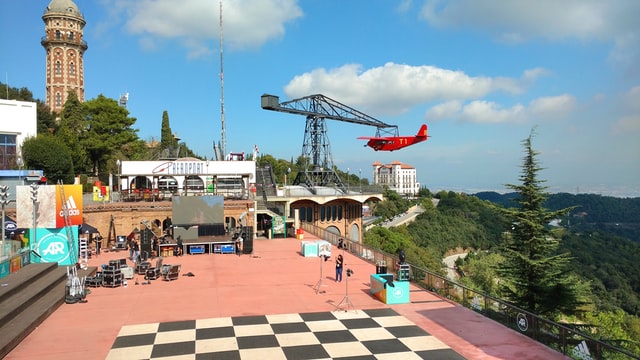 El avión, una de las atracciones que visitar en el Tibidabo