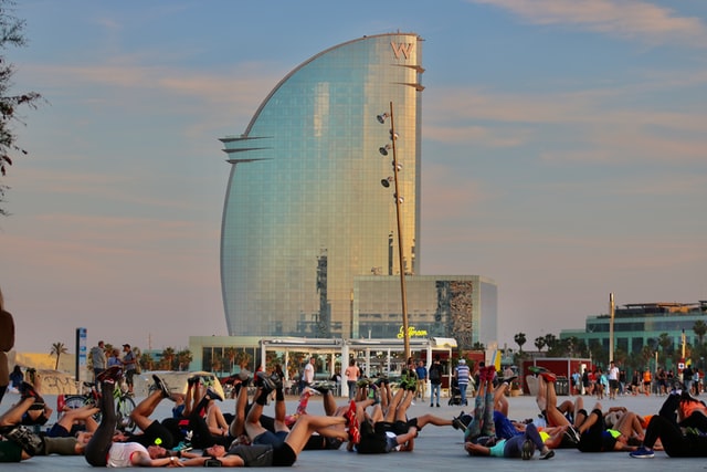 Ver el Hotel W es una de las cosas que puedes hacer en Barcelona