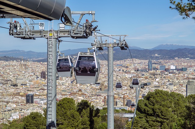 El Teleférico de Montjuic es uno de los lugares que te recomendamos visitar en Barcelona