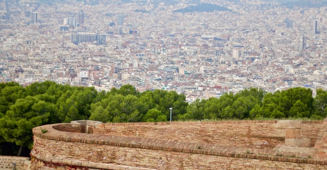 Vistas de Barcelona desde el Castillo de Montjuic, un imperdible si visitas Barcelona