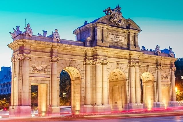 La Puerta de Alcalá es una de las paradas de la ruta de Madrid en un día