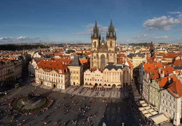 Plaza de la Ciudad Vieja de Praga, uno de los lugares que visitar