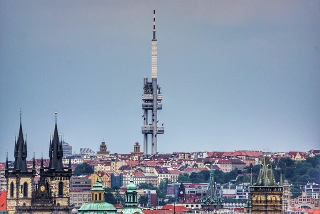 Torre de la Televisión Žižkov, uno de los lugares que visitar en Praga