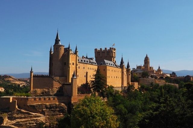 Vistas del Alcázar de Segovia desde el Mirador de la Pradera de San Marcos