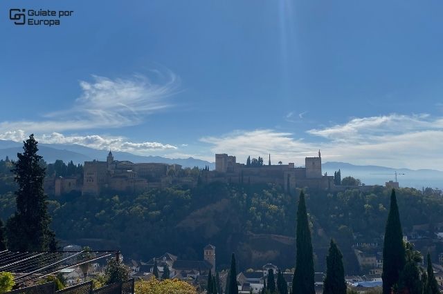 El Mirador de San Nicolás, en el Albaicín, tiene unas vistas espectaculares de la Alhambra