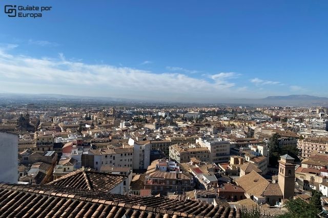 Granada tiene muchísimos miradores, una opción para ver la ciudad desde las alturas