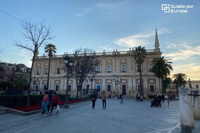 El Archivo de Indias es uno de los lugares que debes visitar en Sevilla. 