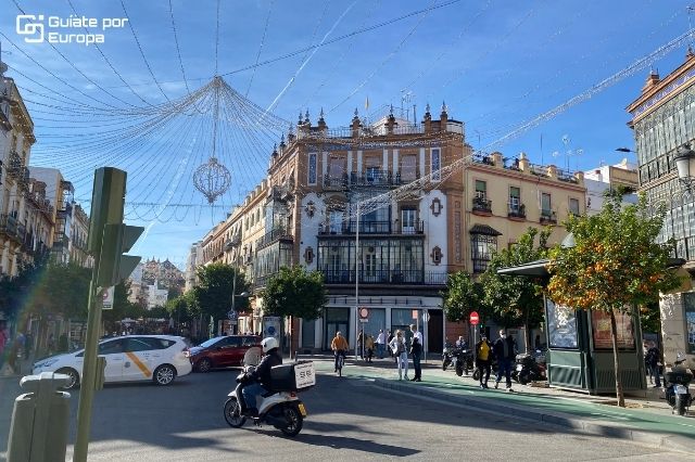El Barrio de Triana es uno de los lugares que debes visitar en Sevilla. 