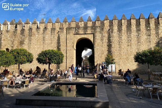 La Puerta de La Luna es uno de los accesos a la ciudad amurallada de Córdoba, la cual sin duda debes visitar